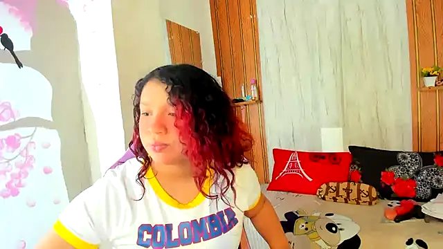 Snapshot of Emily_Coper18 chatting on 06.18.26 Emily Coper18 online show from 06.18.26