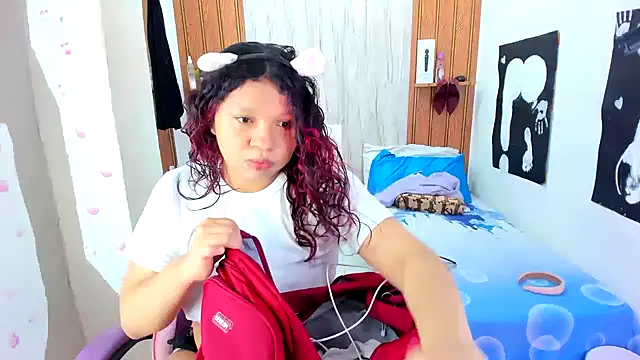 Snapshot of Emily_Coper18 chatting on 07.17.26 Emily Coper18 online show from 07.17.26