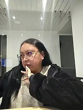 Hannah Percy online show from 07.04.26