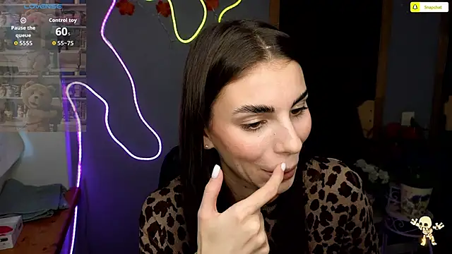 Snapshot of EmmyGreans chatting on 11.25.25 EmmyGreans online show from 11.25.25