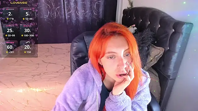Snapshot of Violetaarey chatting on 04.20.26 Violetaarey online show from 04.20.26
