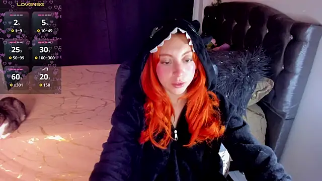 Snapshot of Violetaarey chatting on 04.22.26 Violetaarey online show from 04.22.26