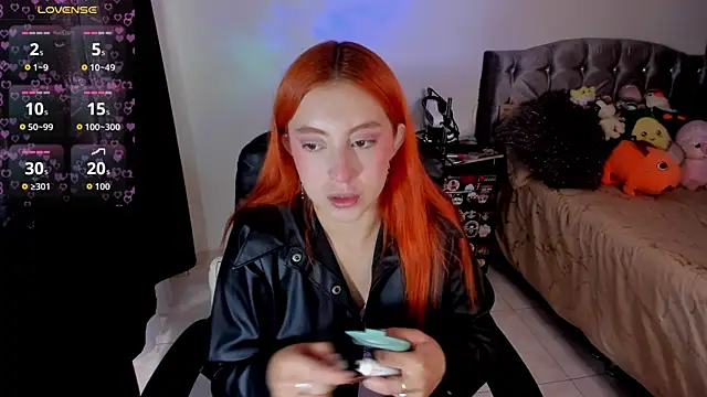 Snapshot of Violetaarey chatting on 04.30.26 Violetaarey online show from 04.30.26