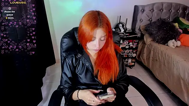 Snapshot of Violetaarey chatting on 04.30.26 Violetaarey online show from 04.30.26
