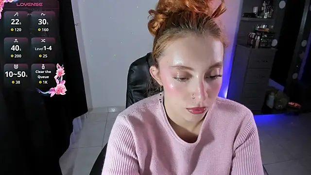 Snapshot of Violetaarey chatting on 05.11.26 Violetaarey online show from 05.11.26