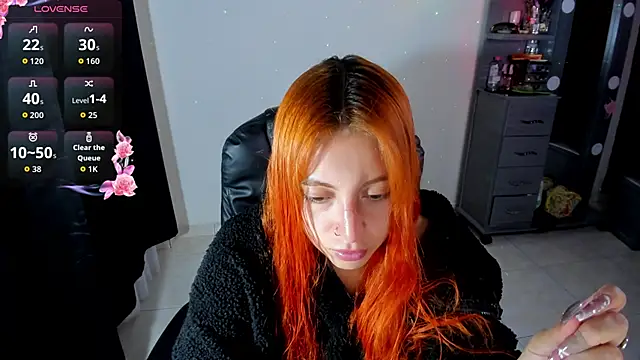 Snapshot of Violetaarey chatting on 05.19.26 Violetaarey online show from 05.19.26