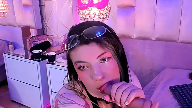 Broklinwhite  online show from 05.15.26