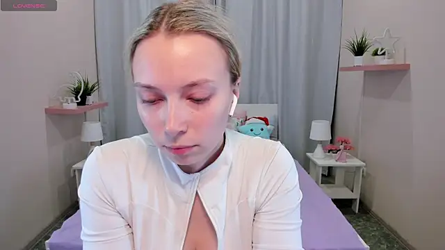 TiffanyBatson online show from 12.06.24