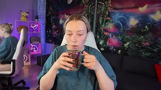 TiffanyBatson online show from 01.31.25