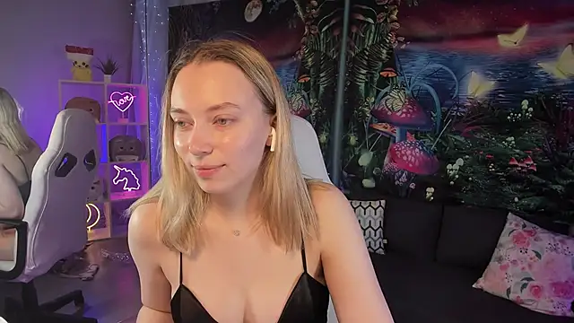 TiffanyBatson online show from 02.06.25