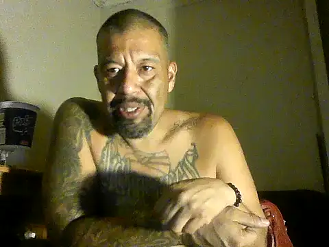 Snapshot of ElMasChingonMX chatting on 10.08.25 ElMasChingonMX online show from 10.08.25