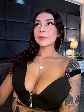 Snapshot of CHERRYY_BOMB_ chatting on 11.24.25 CHERRYY BOMB online show from 11.24.25