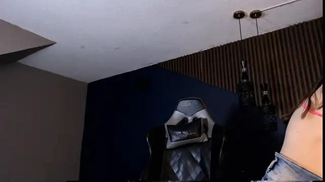 Snapshot of CharlotteMuller chatting on 10.05.25 CharlotteMuller online show from 10.05.25