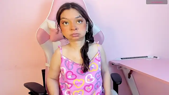 Snapshot of CharlotteMuller chatting on 10.28.25 CharlotteMuller online show from 10.28.25