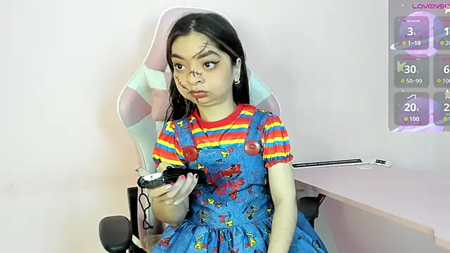 Snapshot of CharlotteMuller chatting on 10.31.25 CharlotteMuller online show from 10.31.25