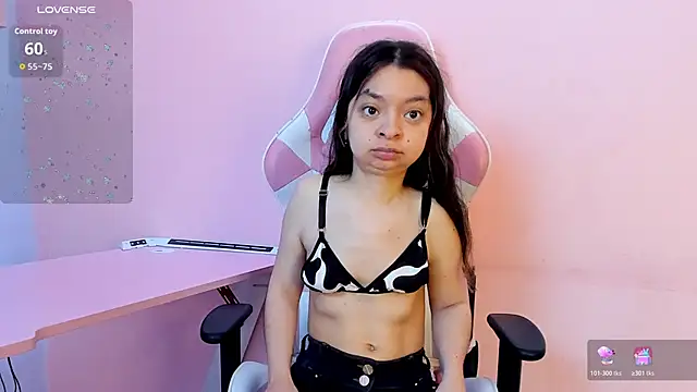 Snapshot of CharlotteMuller chatting on 11.08.25 CharlotteMuller online show from 11.08.25