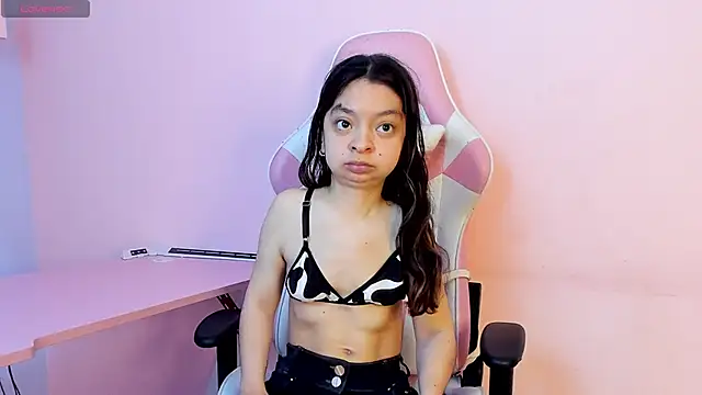 Snapshot of CharlotteMuller chatting on 11.11.25 CharlotteMuller online show from 11.11.25