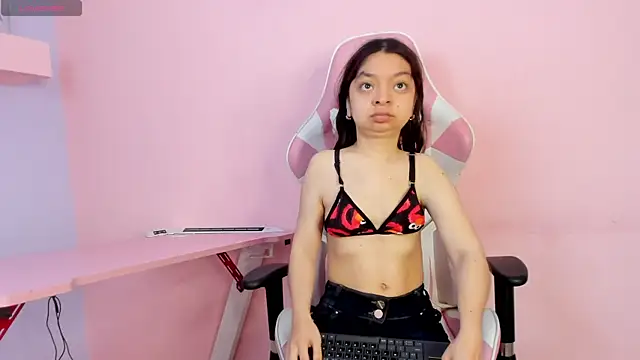 Snapshot of CharlotteMuller chatting on 11.20.25 CharlotteMuller online show from 11.20.25