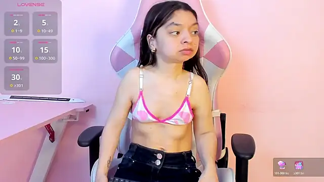 Snapshot of CharlotteMuller chatting on 11.22.25 CharlotteMuller online show from 11.22.25