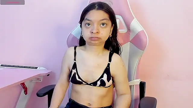 Snapshot of CharlotteMuller chatting on 11.28.25 CharlotteMuller online show from 11.28.25