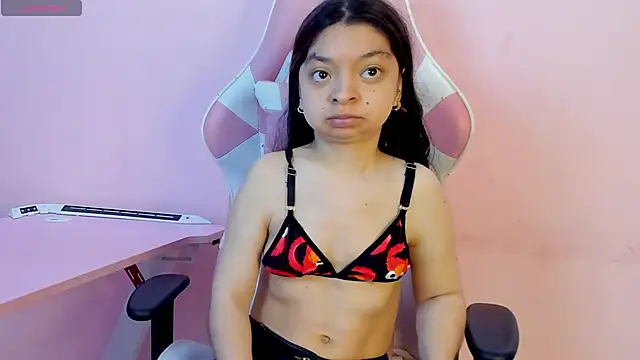 Snapshot of CharlotteMuller chatting on 11.30.25 CharlotteMuller online show from 11.30.25