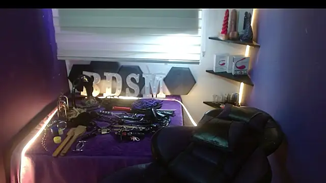 Snapshot of Alexa_Slavehot777 chatting on 11.16.25 Alexa Slavehot777 online show from 11.16.25