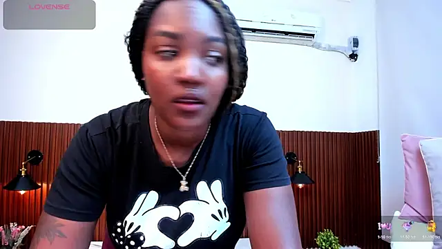 Snapshot of chanel_brunette chatting on 02.15.25 chanel brunette online show from 02.15.25