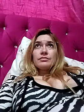 Izury Blondee online show from 02.10.25