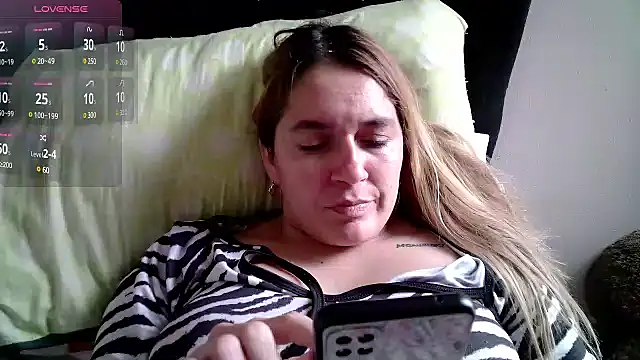 Izury Blondee online show from 02.12.25