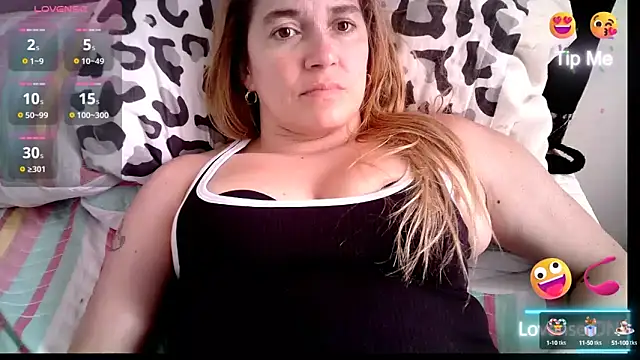 Izury Blondee online show from 03.08.25