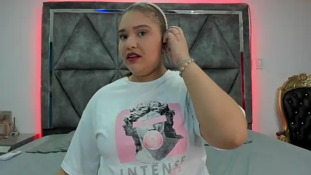 Snapshot of Danielaandximena chatting on 12.22.24 Danielaandximena online show from 12.22.24