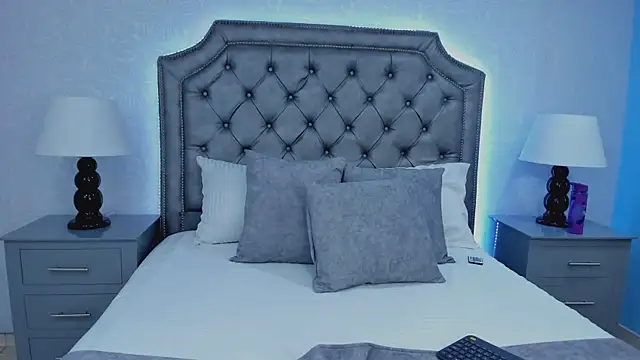 Snapshot of VictoriaHiills chatting on 09.25.25 VictoriaHiills online show from 09.25.25