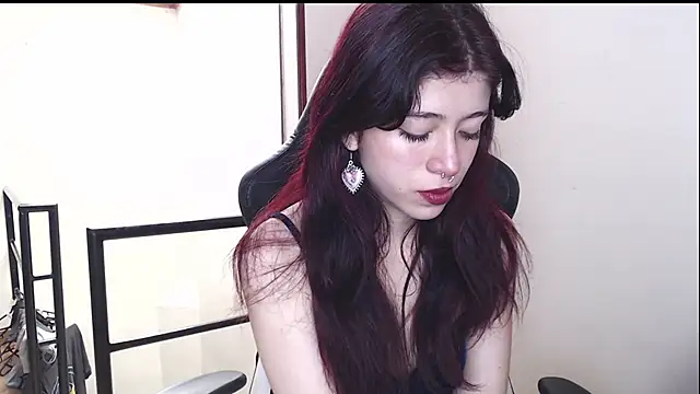 Snapshot of SuzzyyM chatting on 01.07.25 SuzzyyM online show from 01.07.25