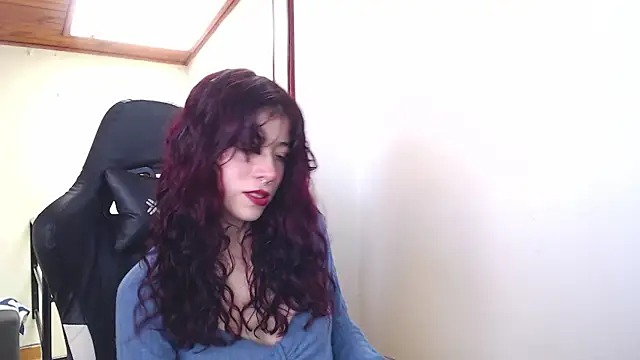 Snapshot of SuzzyyM chatting on 01.15.25 SuzzyyM online show from 01.15.25