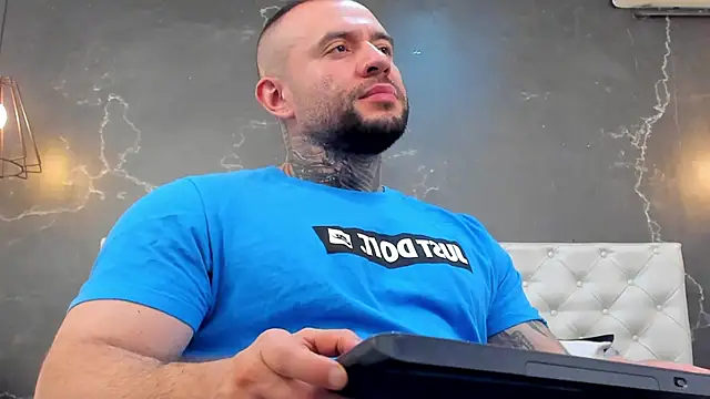 Snapshot of BruceDallas chatting on 12.06.24 BruceDallas online show from 12.06.24