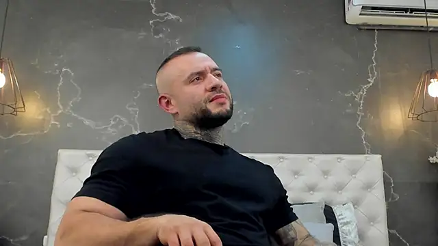 Snapshot of BruceDallas chatting on 12.12.24 BruceDallas online show from 12.12.24