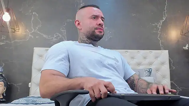 Snapshot of BruceDallas chatting on 01.11.25 BruceDallas online show from 01.11.25