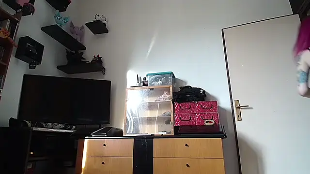 Snapshot of Honey2Bad chatting on 11.30.25 Honey2Bad online show from 11.30.25