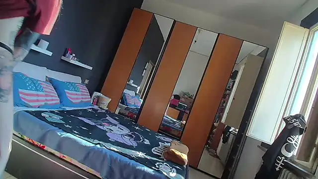 Snapshot of Honey2Bad chatting on 12.15.25 Honey2Bad online show from 12.15.25