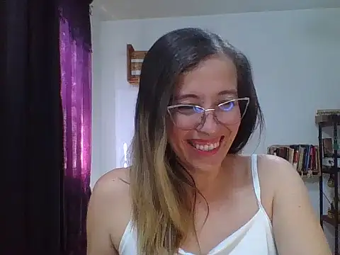 Snapshot of charlott_ponce chatting on 11.20.25 charlott ponce online show from 11.20.25