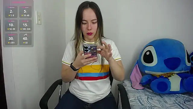 Snapshot of LauraSofia_Cam chatting on 06.24.26 LauraSofia Cam online show from 06.24.26