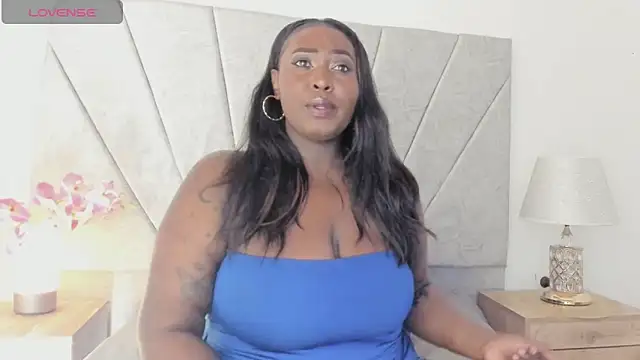 Snapshot of emilyrojas chatting on 02.28.25 emilyrojas online show from 02.28.25