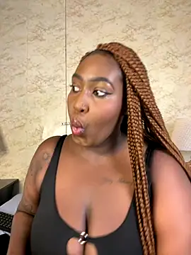 Snapshot of emilyrojas chatting on 09.16.25 emilyrojas online show from 09.16.25