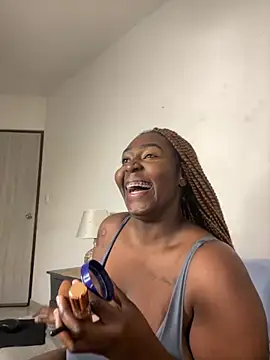 Snapshot of emilyrojas chatting on 09.22.25 emilyrojas online show from 09.22.25