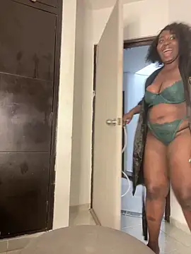 Snapshot of emilyrojas chatting on 10.17.25 emilyrojas online show from 10.17.25