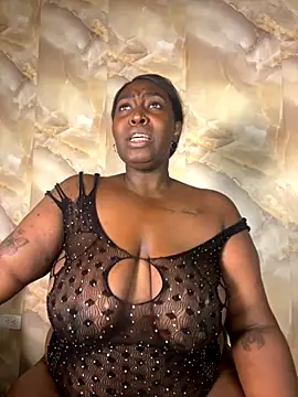 Snapshot of emilyrojas chatting on 10.28.25 emilyrojas online show from 10.28.25