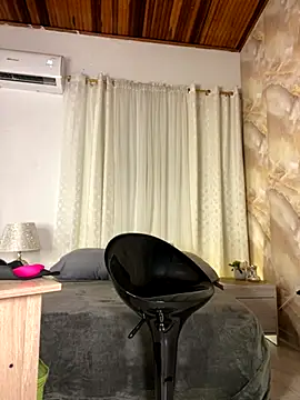 Snapshot of emilyrojas chatting on 11.13.25 emilyrojas online show from 11.13.25