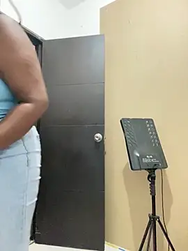 Snapshot of emilyrojas chatting on 06.18.26 emilyrojas online show from 06.18.26