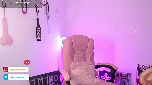 Snapshot of selvalentinex chatting on 12.19.25 selvalentinex online show from 12.19.25