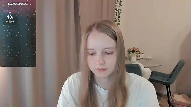 Snapshot of Alyaley chatting on 06.13.26 Alyaley online show from 06.13.26
